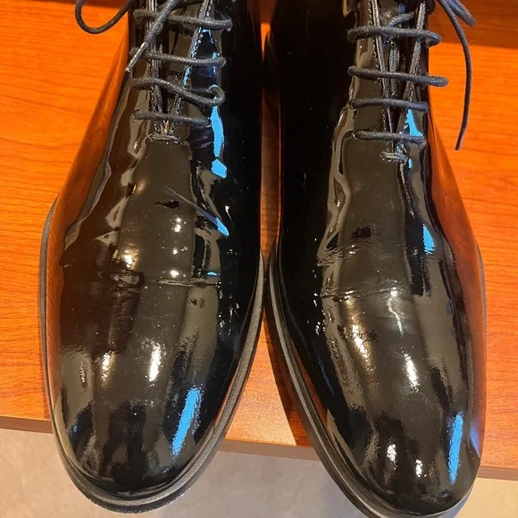 Black patent leather wholecut oxfords size 9 1/2